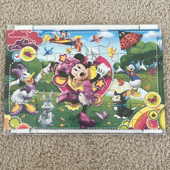 4 Disney Puzzle sets Minnie + Bonus Minnie Ears Party decorations! - Picture 5 of 12